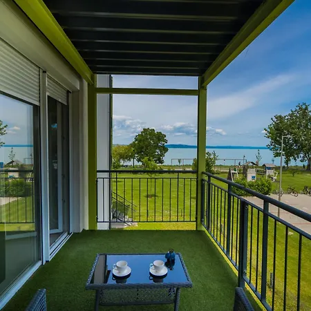 Silver Wave Apartment *